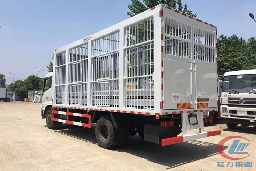东风天锦6米8运猪车、畜禽运输车侧面图