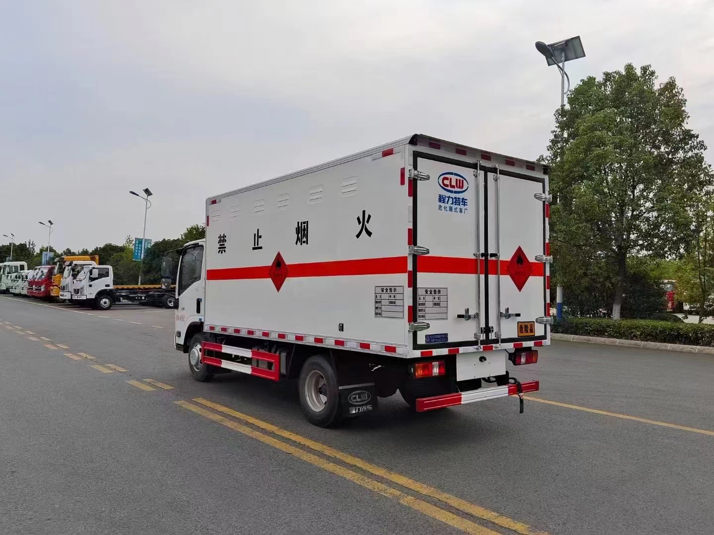 尊龙凯时集团专用车系列五十铃爆破器材运输车