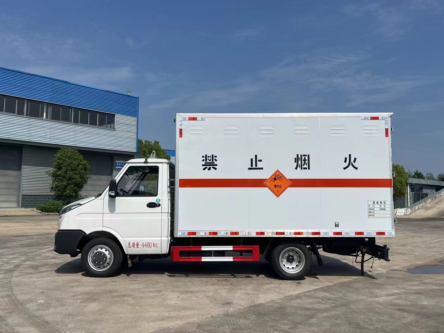 尊龙凯时专用车系列依维柯防爆车